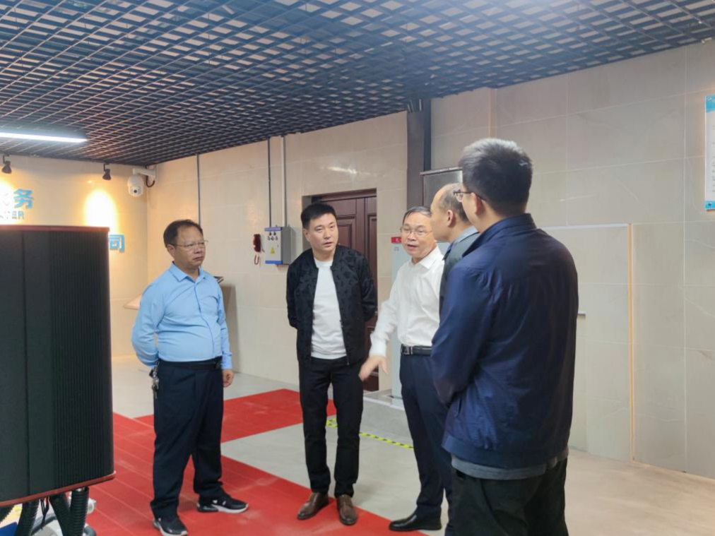 新余市副市長賀利華與相關(guān)領(lǐng)導(dǎo)就二供運維管理工作在我司示范